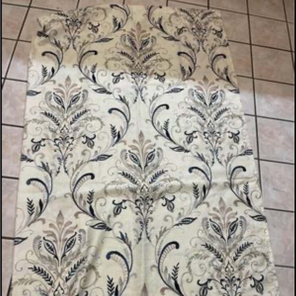 Beautiful Cloth Shower Curtain New Condition